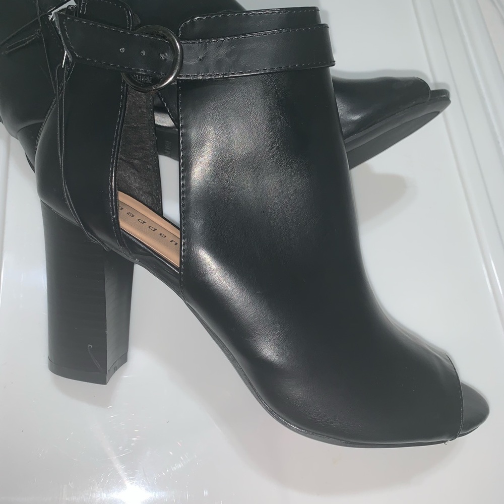 Black NUBUCK Steve Madden heel
